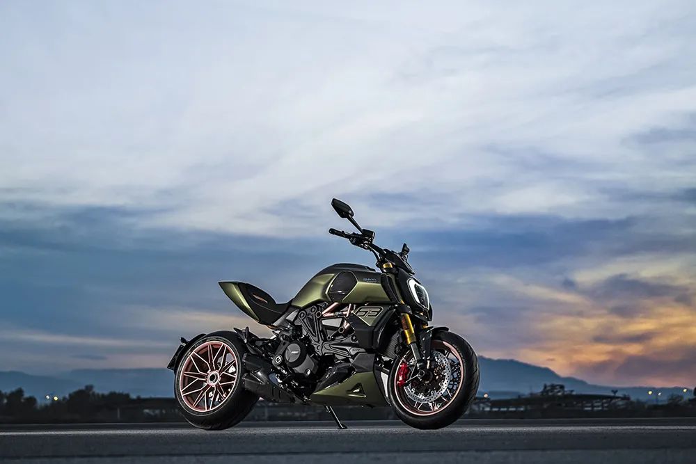 新车前沿生而运动杜卡迪diavel1260兰博基尼限量版