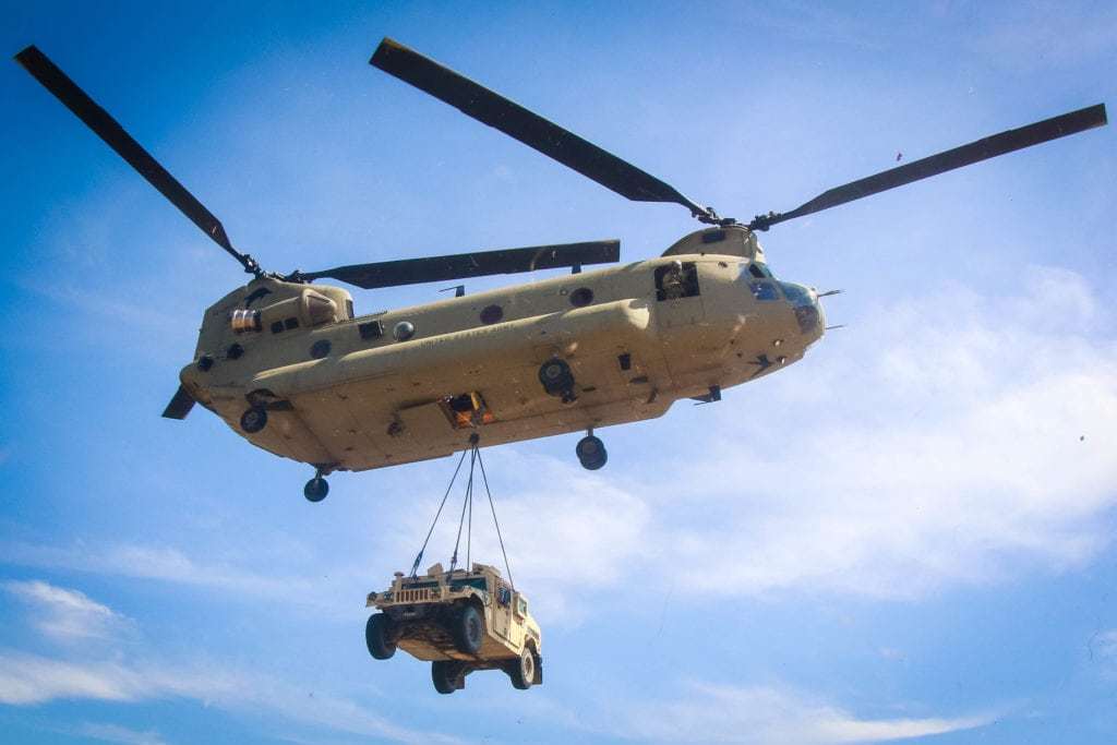 菲律宾空军发言人梅纳德·马里亚诺称,"有一个重型(运输)直升机项目