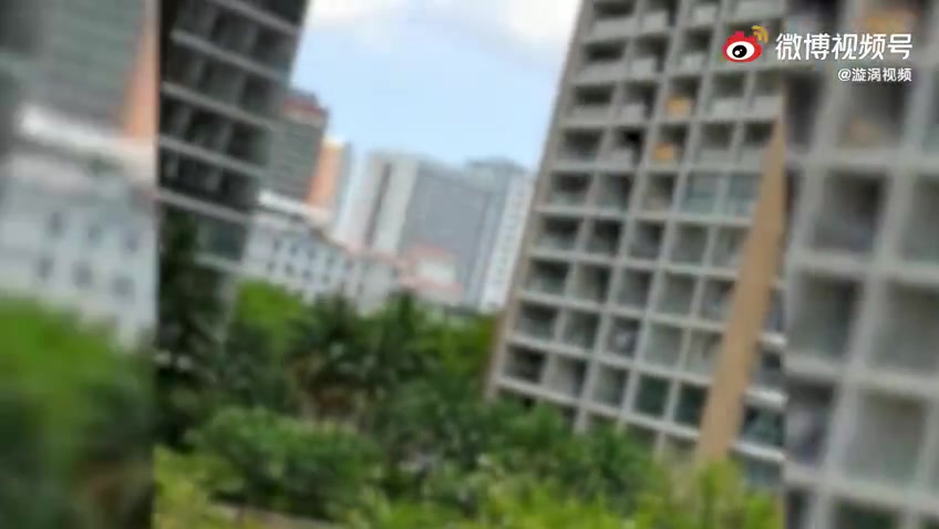 视频|三亚一女子在高楼阳台外拍视频坠楼,警方:正在处理