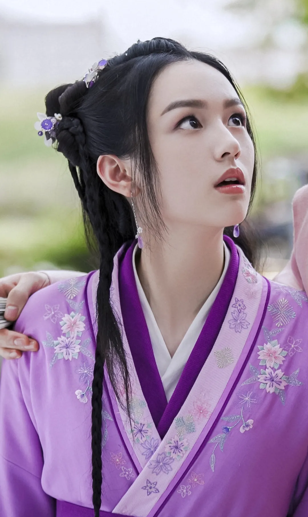 二代女星现状:周也凭《山河令》出圈,"小周迅"却不顺利