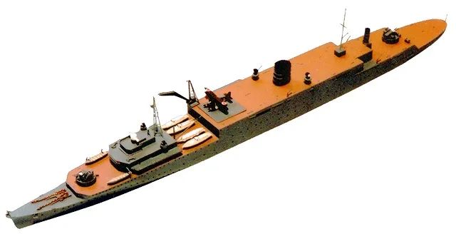 图28. "剑崎"号潜水母舰模型作品,可见与大鲸级非常相似