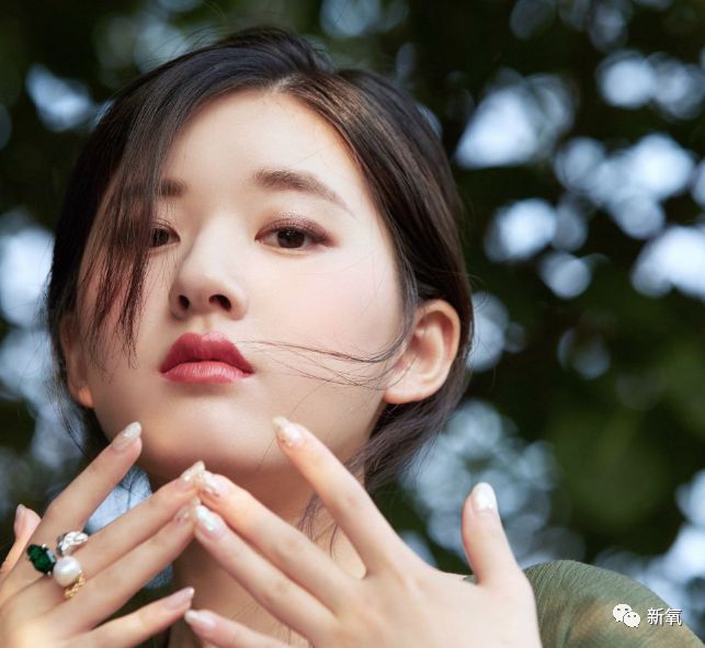 被毛戈平化完的赵露思氧气感全无魅惑值满格