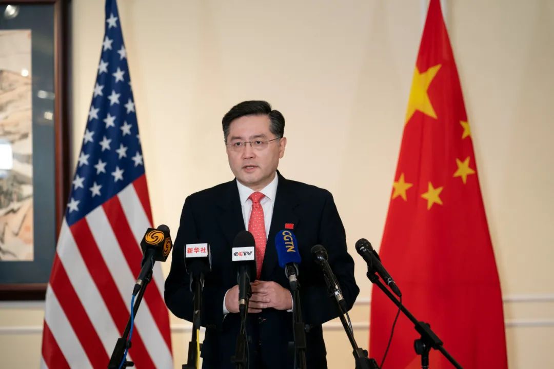 直新闻: 那在你看来,秦刚这次走马上任中国驻美大使,将会在处理中美