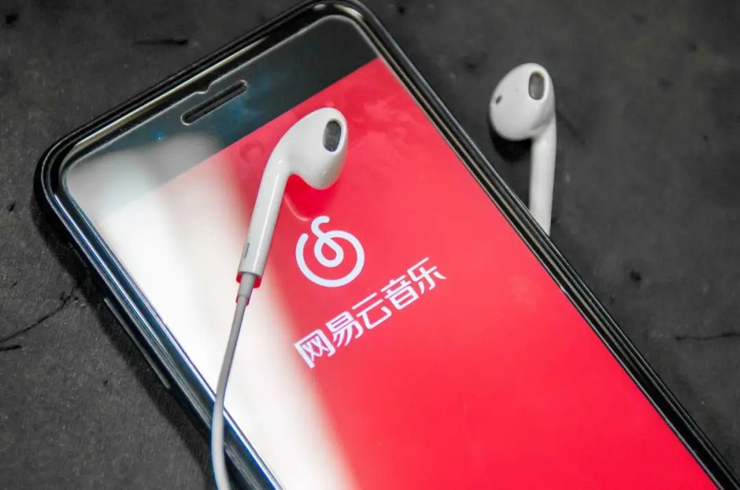 应了网友的调侃,网易云除了原唱,什么版本的翻唱都有.