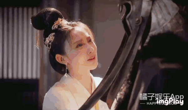 年在《东宫》中小枫的红衣造型圈粉无数,要么某站都搞女星红衣混剪呢