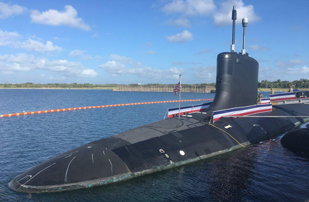 上:英国海军"机敏"级攻击核潜艇,下:美国海军"弗吉尼亚"级攻击核潜艇