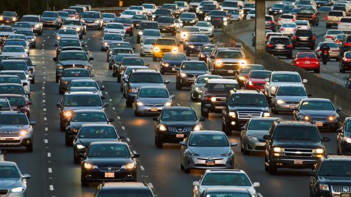高速公路扩建反致更严重堵车之谜:诱导需求效应