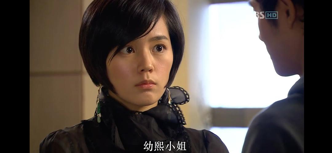 而且她有两个巅峰期,出道初期还有《魔女幼熙》时期