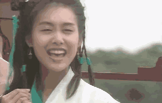这版的蓉儿娇俏可人中透着狡黠,大方得来又是个鬼灵精,当时在tvb简陋