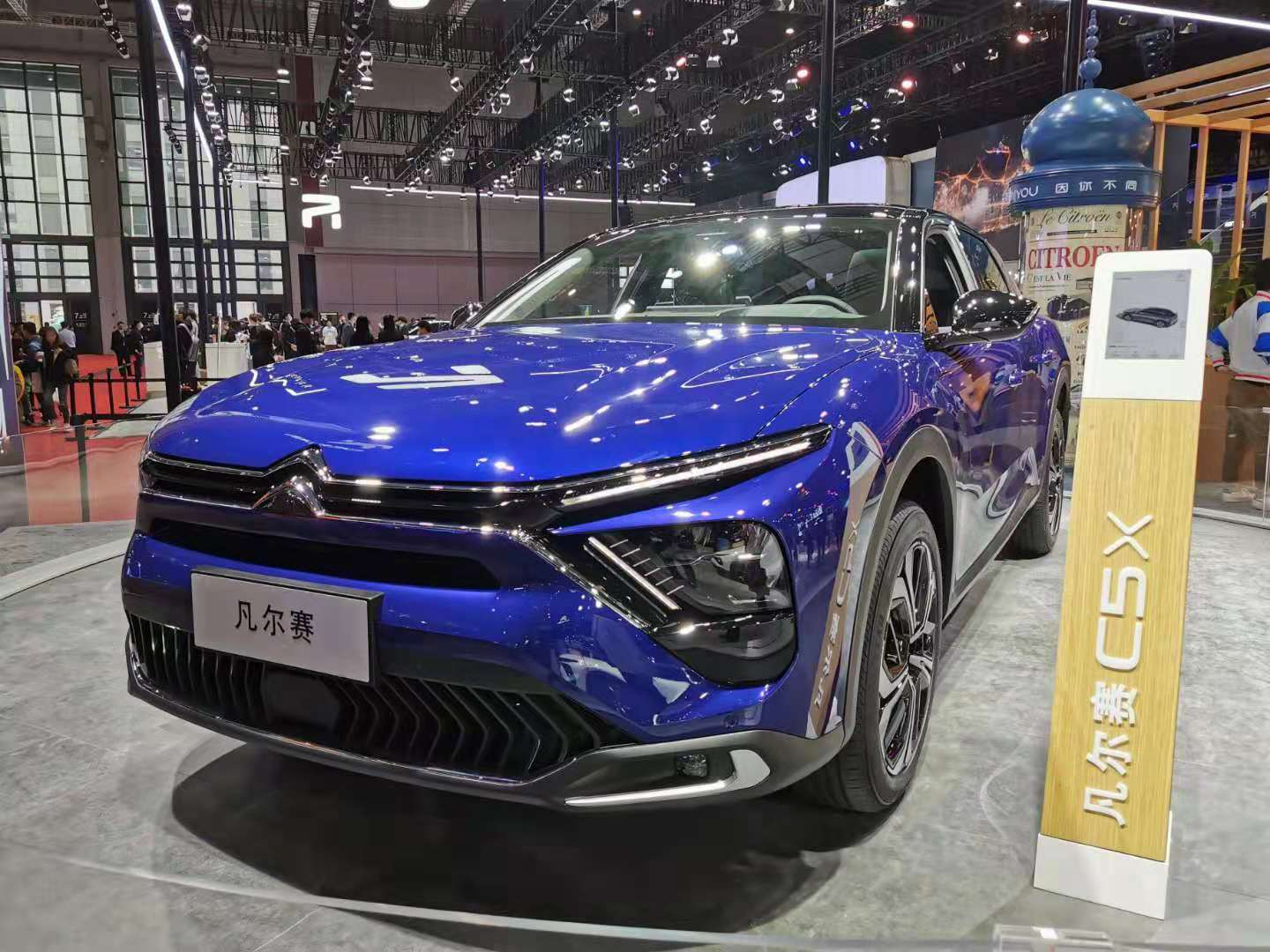 凡尔赛c5 x登上海车展,成最独特跨界车_凤凰网汽车