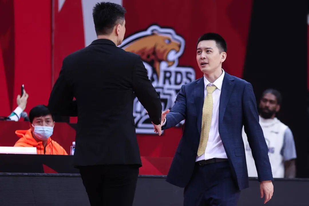 杨鸣该不该下课
