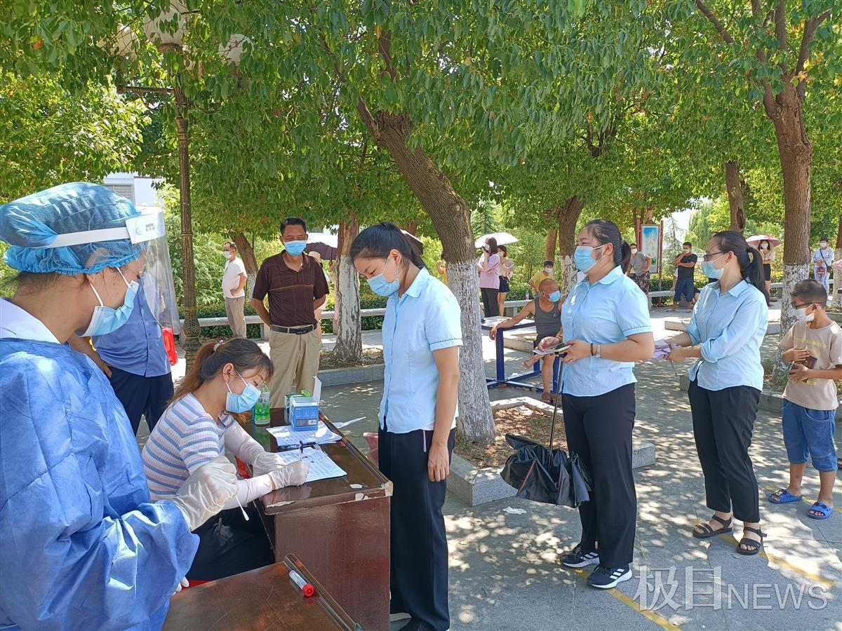 新洲区徐古街现场督查保障核酸检测安全有序进行