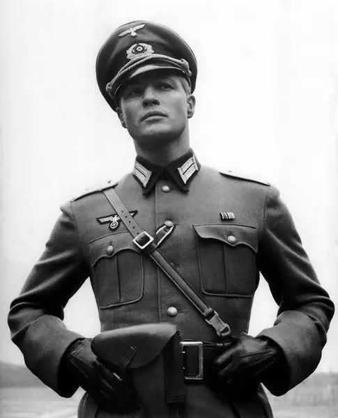 二战德军的军服究竟是谁设计的?