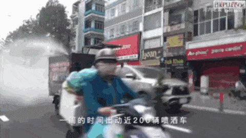 越南蚌埠住了军队接管城市装甲车上街越南疫情濒临失控