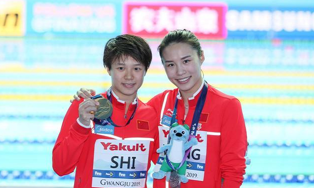 施廷懋成功卫冕王涵首夺奖牌华裔选手犯致命失误