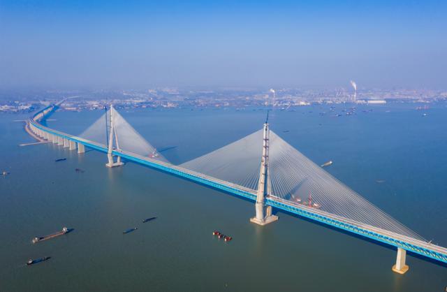 325米石柱直插江底斩获6项世界纪录沪通长江大桥到底多牛