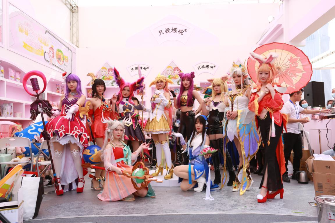 只投螺碗真会玩!cosplay活动炸翻成都春季糖酒会