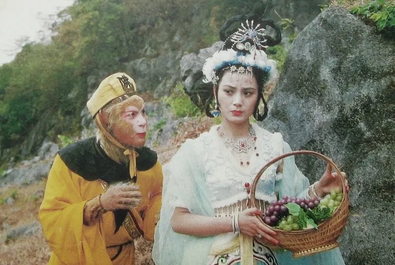 时尚>女人天下>正文>在原著中,吴承恩是这样形容玉兔精的,"一双双娇欺
