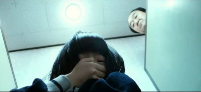 规定中小学校,幼儿园新招录教职员工前,教师资格认定机构在授予申请