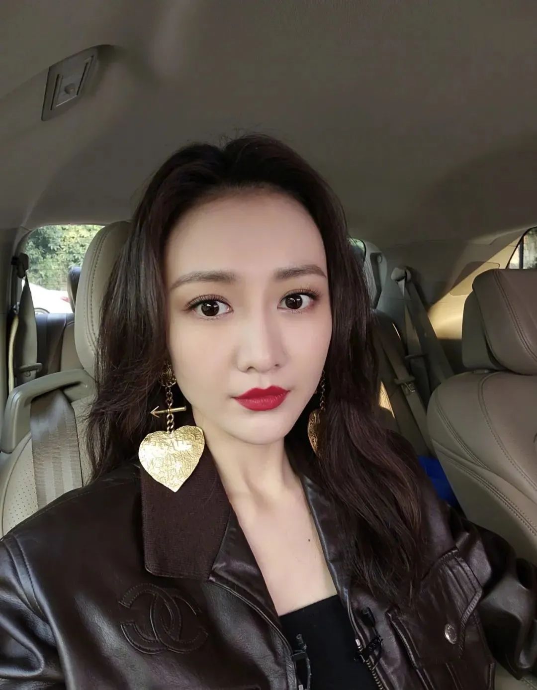 女神张柏芝以一袭alberta ferretti的红色蛋糕裙美爆了全场,美艳中