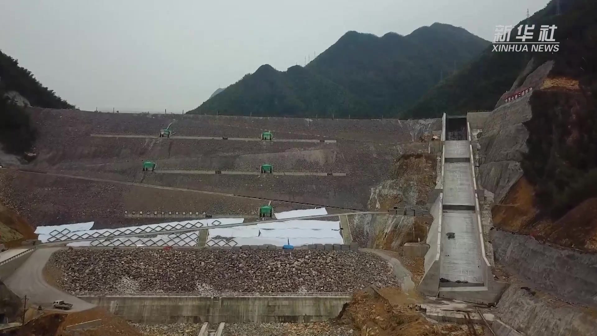 长龙山抽水蓄能电站主厂房主机段土建关键部位施工完成