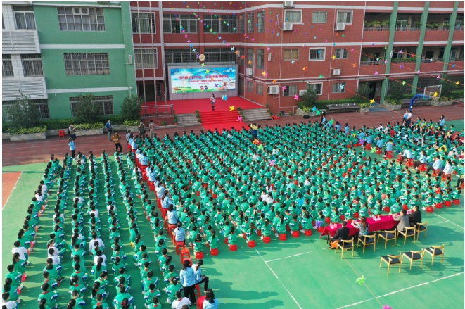 今天上午(2月22日),荔湾区合兴苑小学就举行了一场以"书声琅琅合兴苑