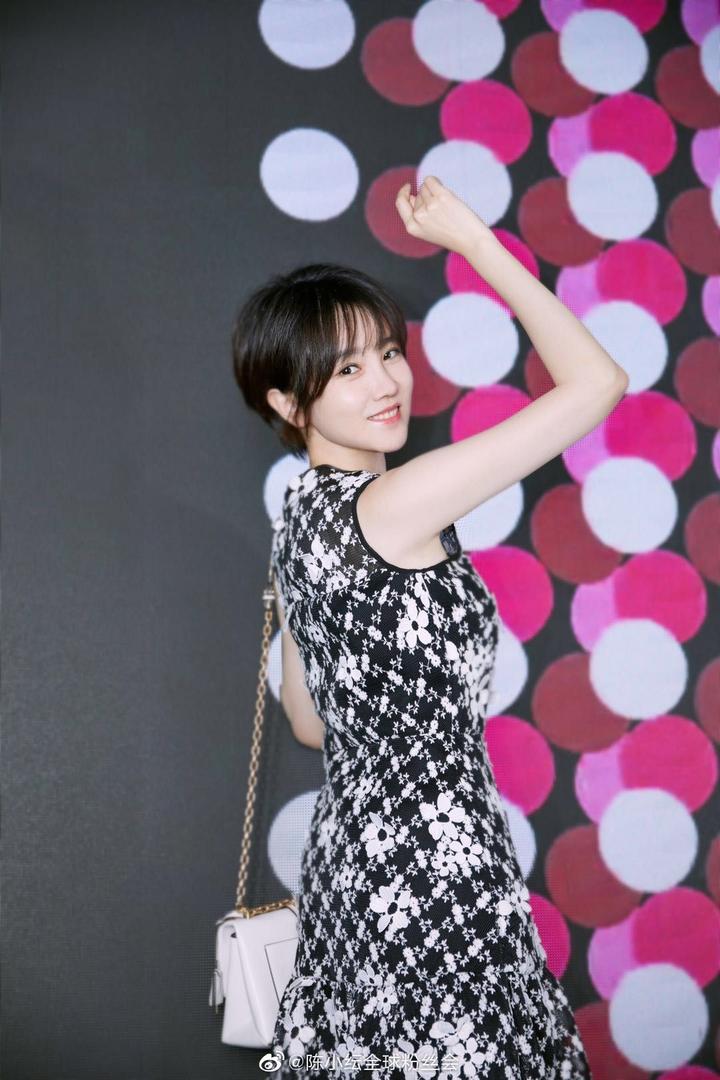 2015年,参演的古装武侠剧《少年四大名捕》播出;同年,主演的喜剧片