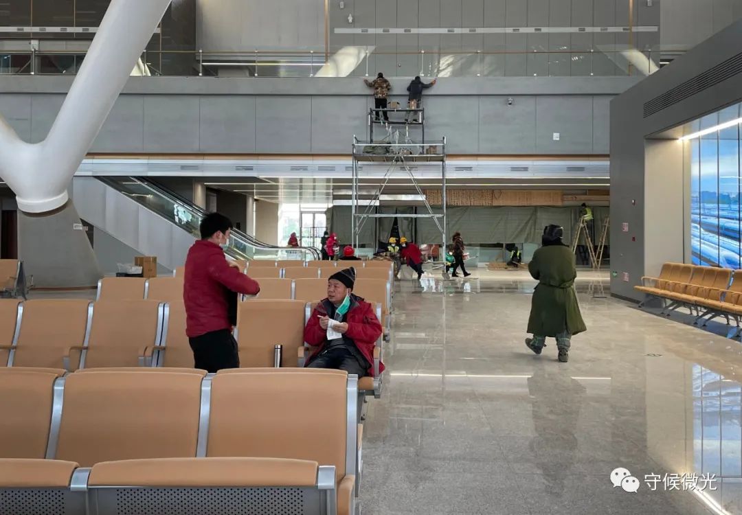 中国青年报 陈剑/摄2021年1月20日,新落成的北京朝阳站窗外,一轮朝阳