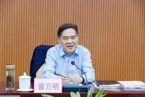 打开凤凰新闻,查看更多高清图片曾万明是四川成都人,一个月前调任