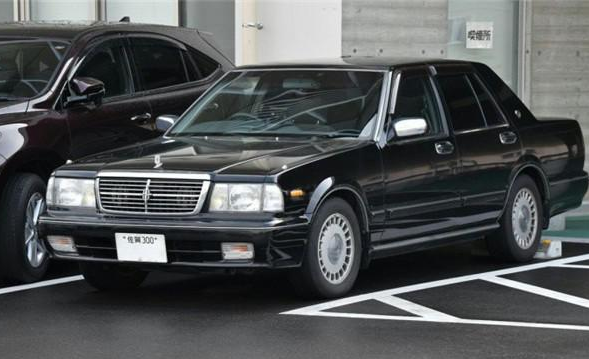 我们国人熟知的是1987年引进车型代号为y31的第七代公爵王.