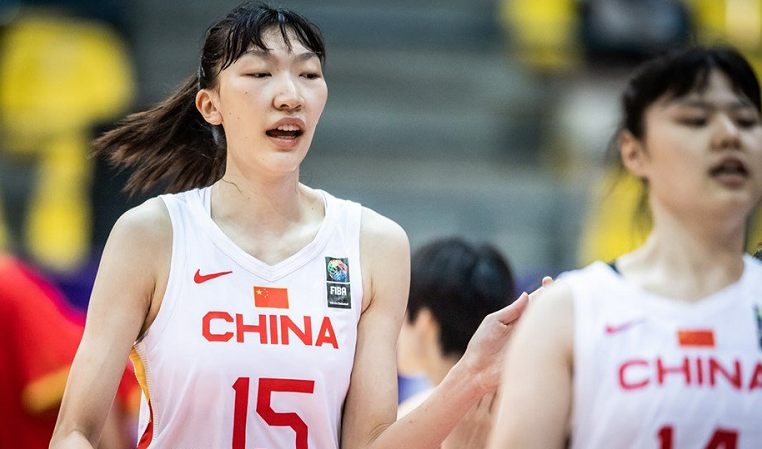 中国女篮大胜韩国队率先挺进亚洲杯决赛杨力维受伤重返赛场