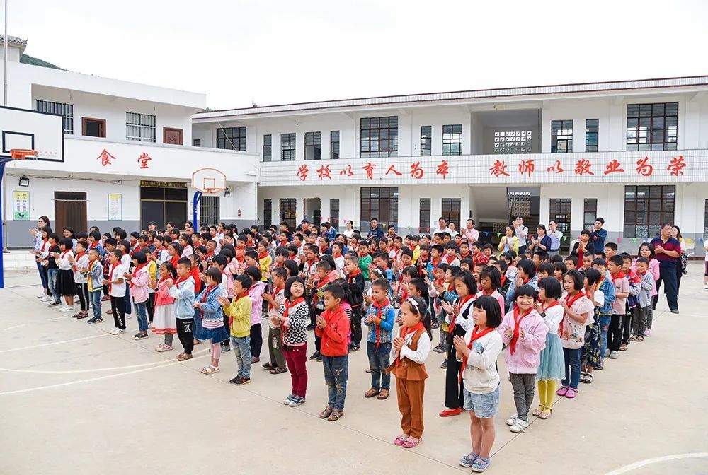 红河州泸西县午街铺镇小笼桥小学,现有学生人数149人,6个教学班.