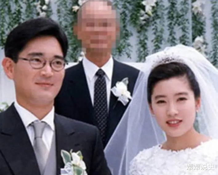 《鱿鱼游戏》男主魅力四射:曾与三星前太子妃热恋,和金敏喜公开撒糖