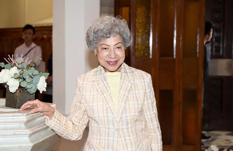 香港鬼后罗兰演鬼片太多遭人嫌日常挤地铁却为疫情捐款上百万