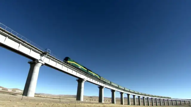 2006年青藏铁路全线通车 巨龙跨越世界屋脊 西藏迈入铁路时代