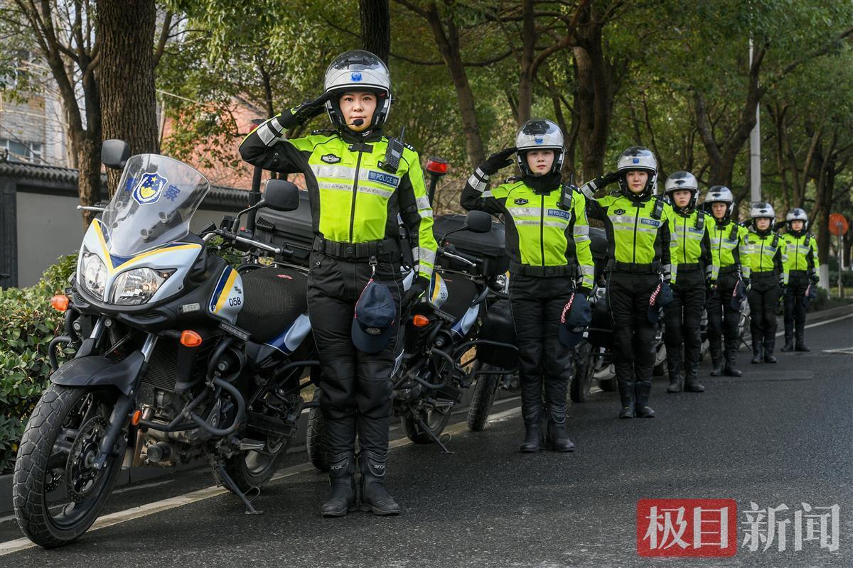 武汉好人丨汉警快骑女子队队长周艳铁骑柔情的最美女警
