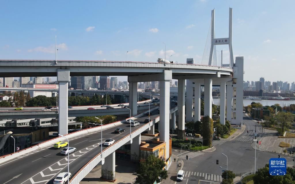 跨越浦江两岸 上海南浦大桥建成通车30周年