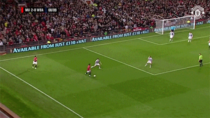 滚动 正文 贝巴很少死命扛人或跳起争顶,大多数时候,不管身边有多乱