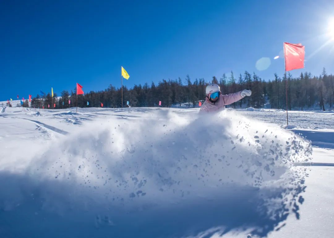 可可托海国际滑雪场.资料图片