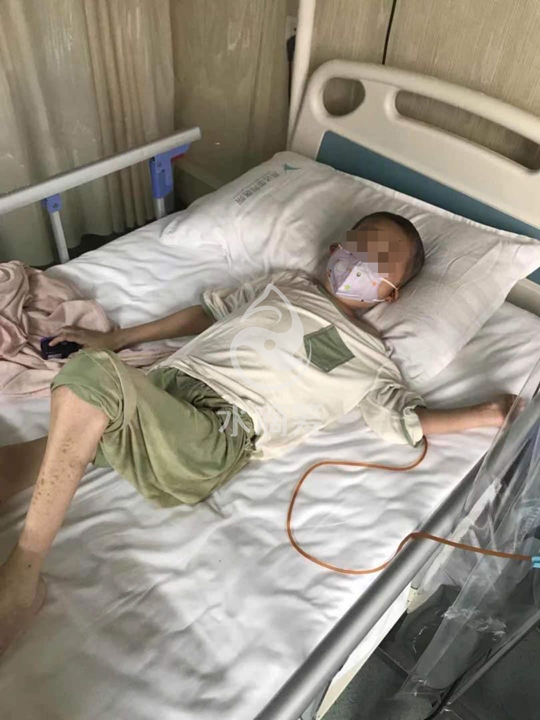 手里的诊断书,身体控制不住的发抖,他不知道为什么癌症会找上他的儿子