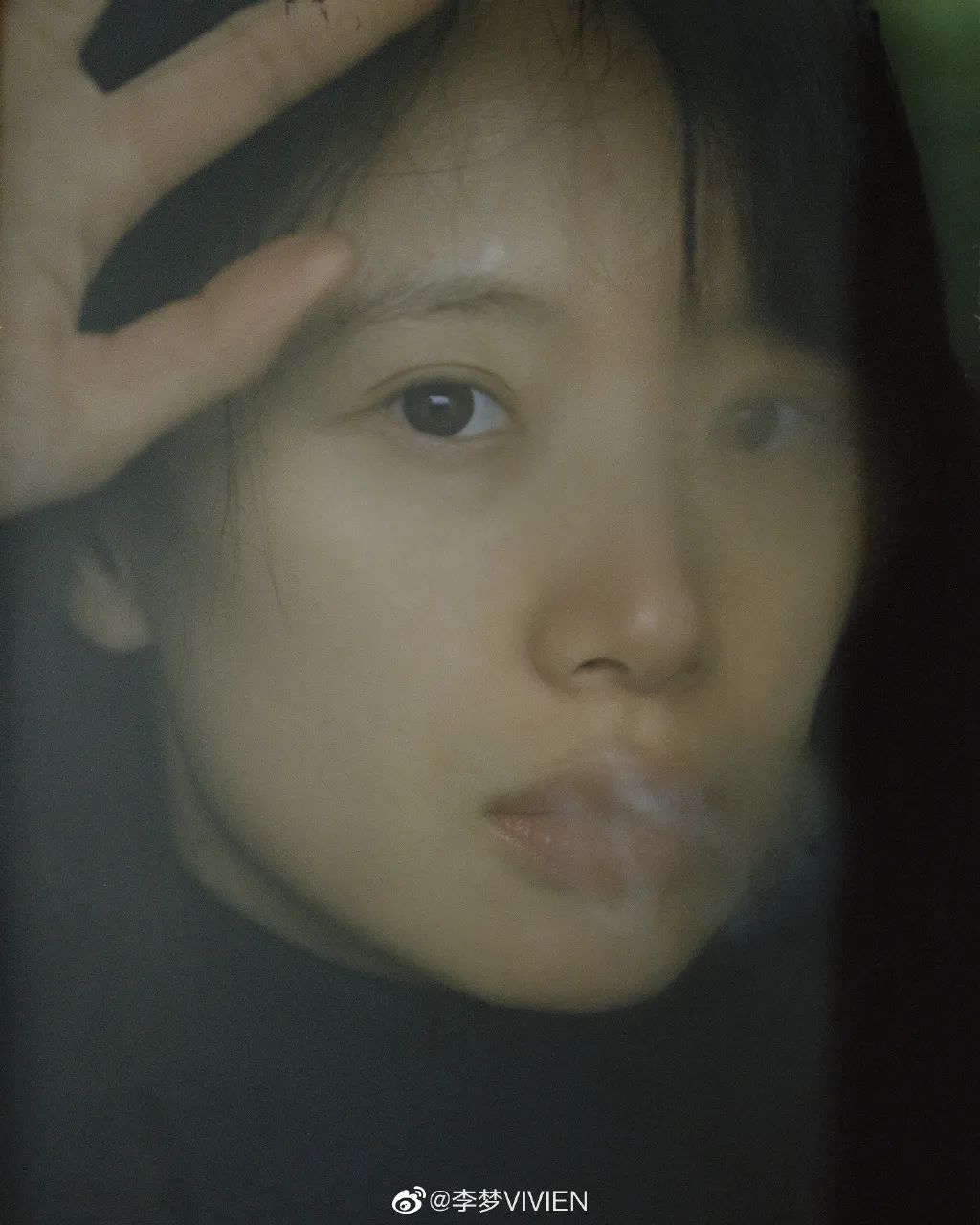 时尚></p></a>女人天下>正文> 骨相优越,哪怕是日常生图,也能营造出浓郁的氛围