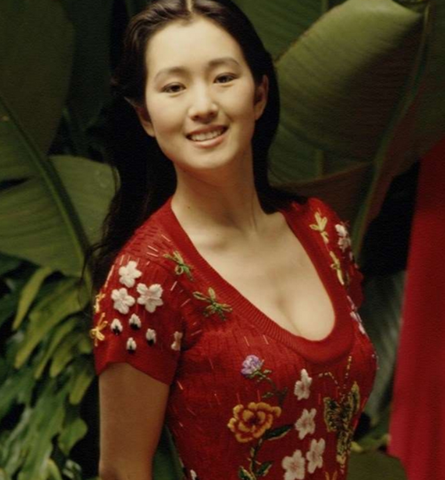 巩俐年轻时到底有多美?一组照片告诉你,难怪张艺谋为之痴迷.