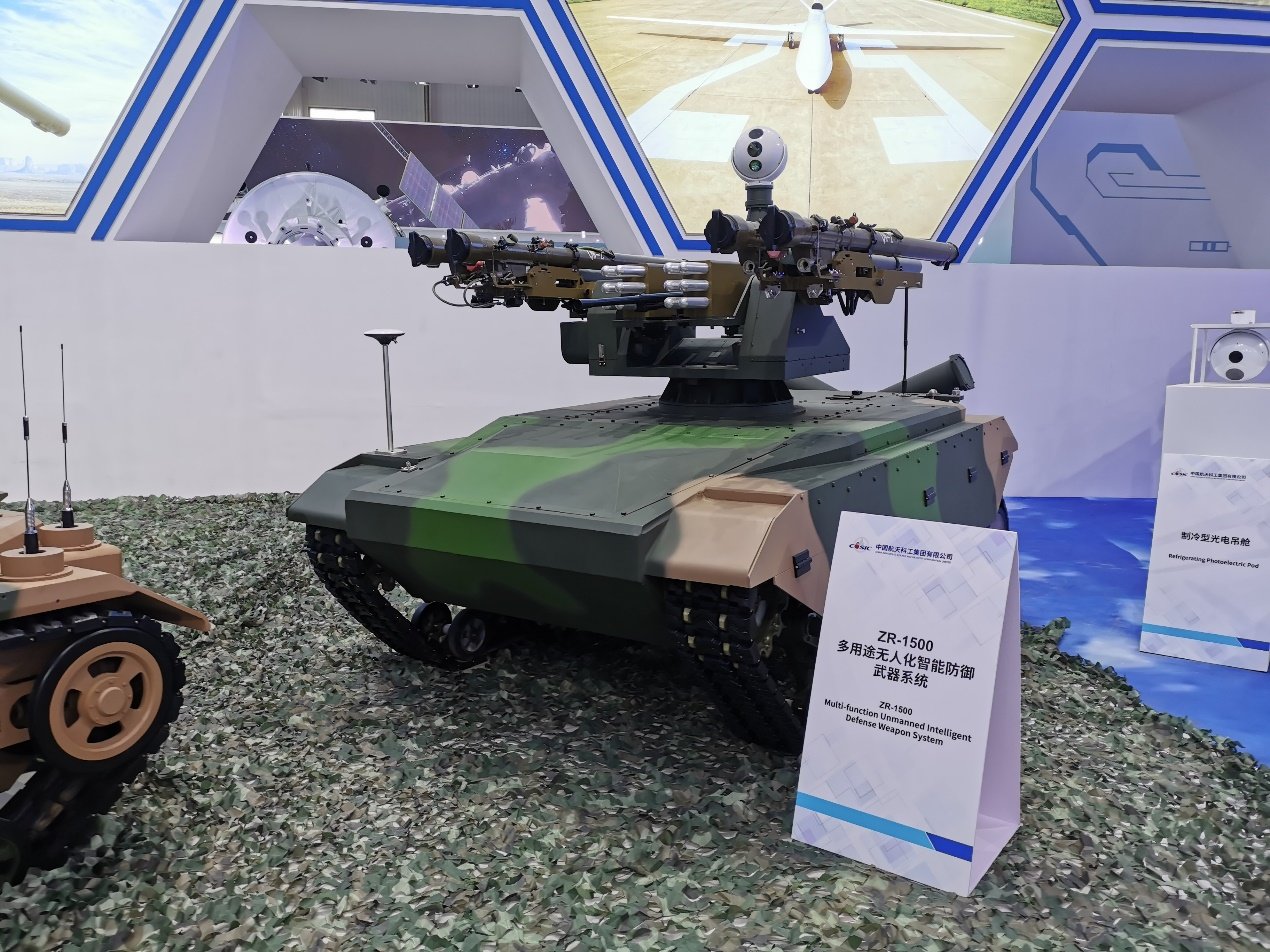 ZR-1500多用途无人化智能防御武器的底盘为履带式无人车底盘。