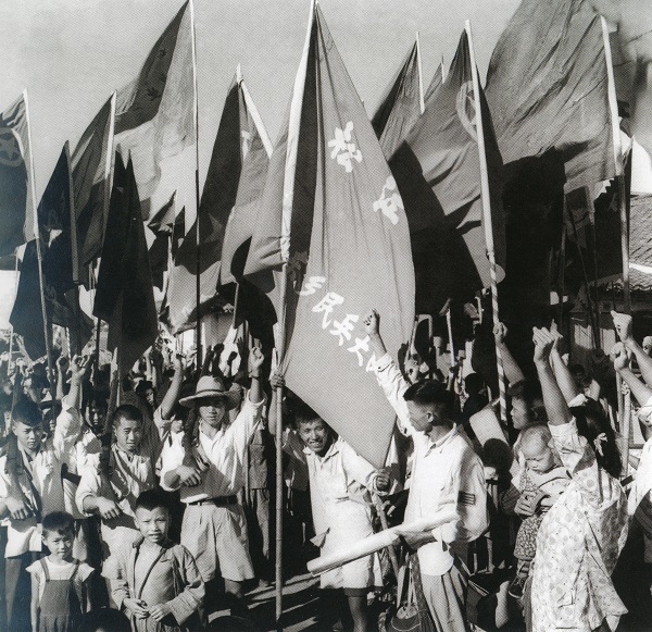 1950.12 松江县人民法庭举行审判反革命分子公审大会法庭现场.