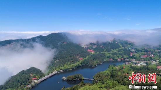 航拍江西庐山雨后现云海景观风景壮美如画