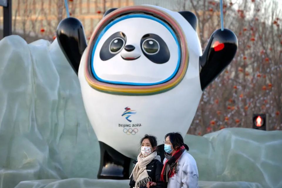 让我们来讲讲北京冬奥会吉祥物——冰墩墩诞生的故事