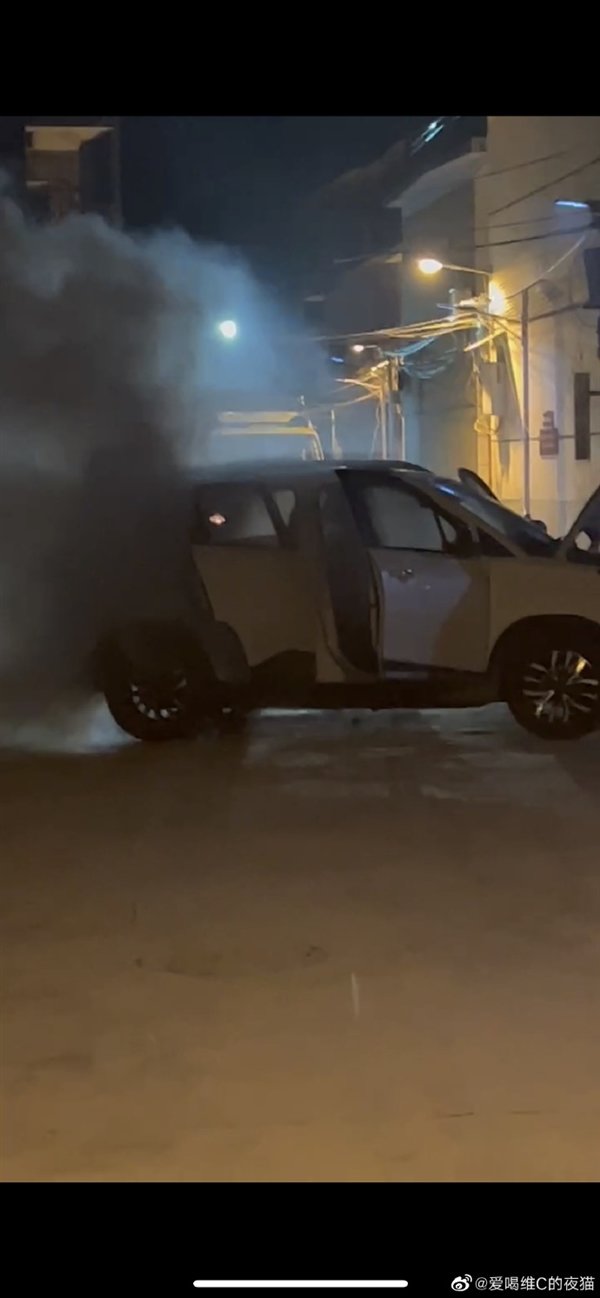 六万多的哪吒电动车深夜自燃!车主在线维权求修车