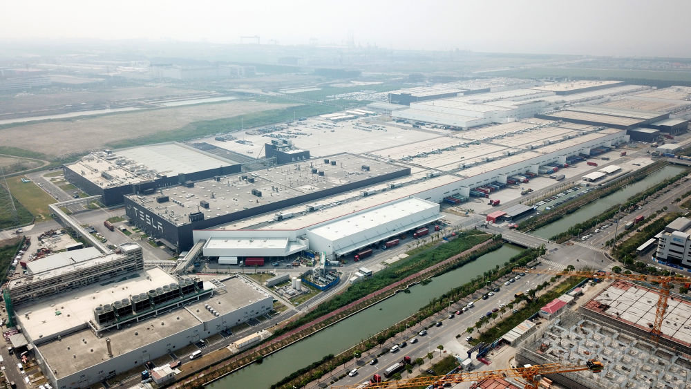 这是位于中国（上海）自由贸易试验区临港新片区的特斯拉超级工厂（无人机照片，2022年8月20日摄）。新华社记者 金立旺 摄