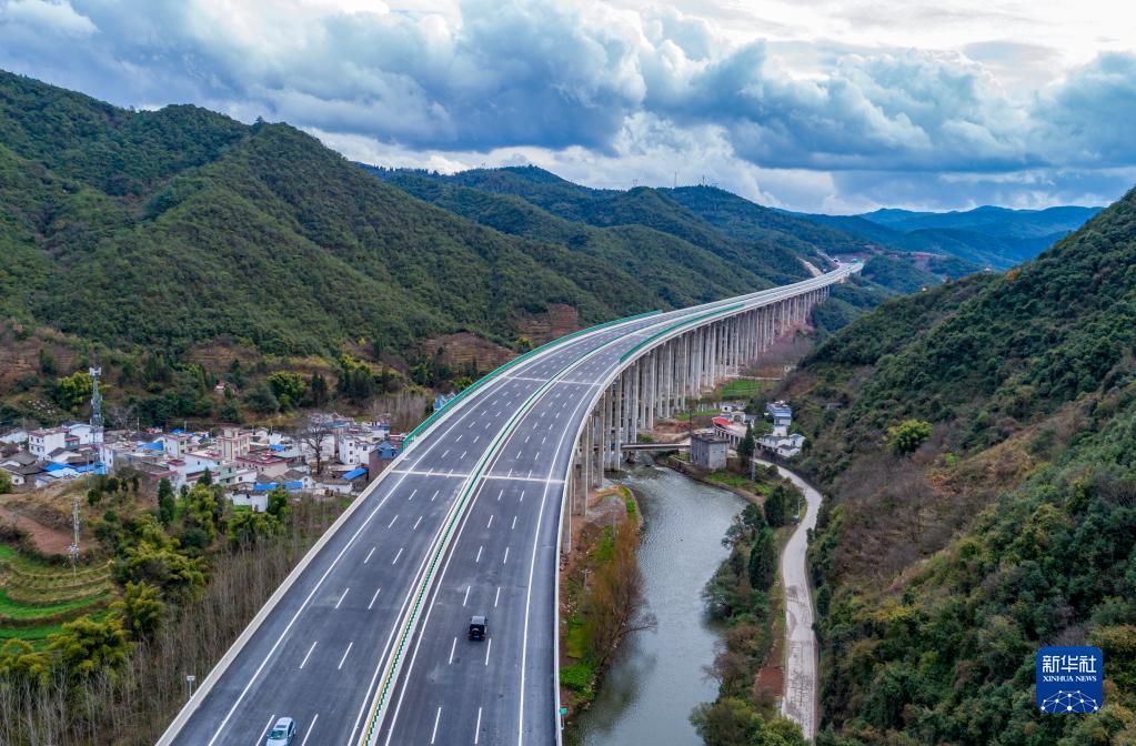 新华全媒丨云南新昆楚高速公路通车