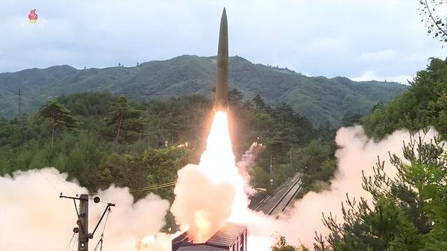 朝鲜试射短程导弹(资料图)